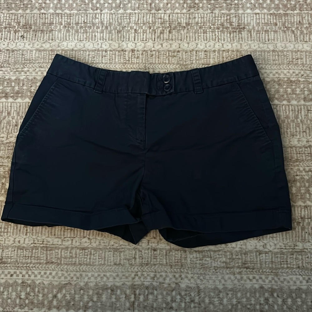 Vineyard Vines navy blue shorts